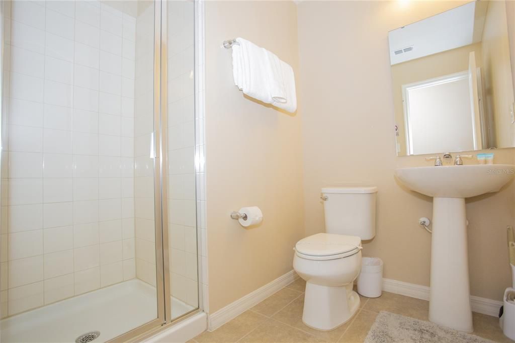 For Sale: $370,000 (4 beds, 3 baths, 1649 Square Feet)
