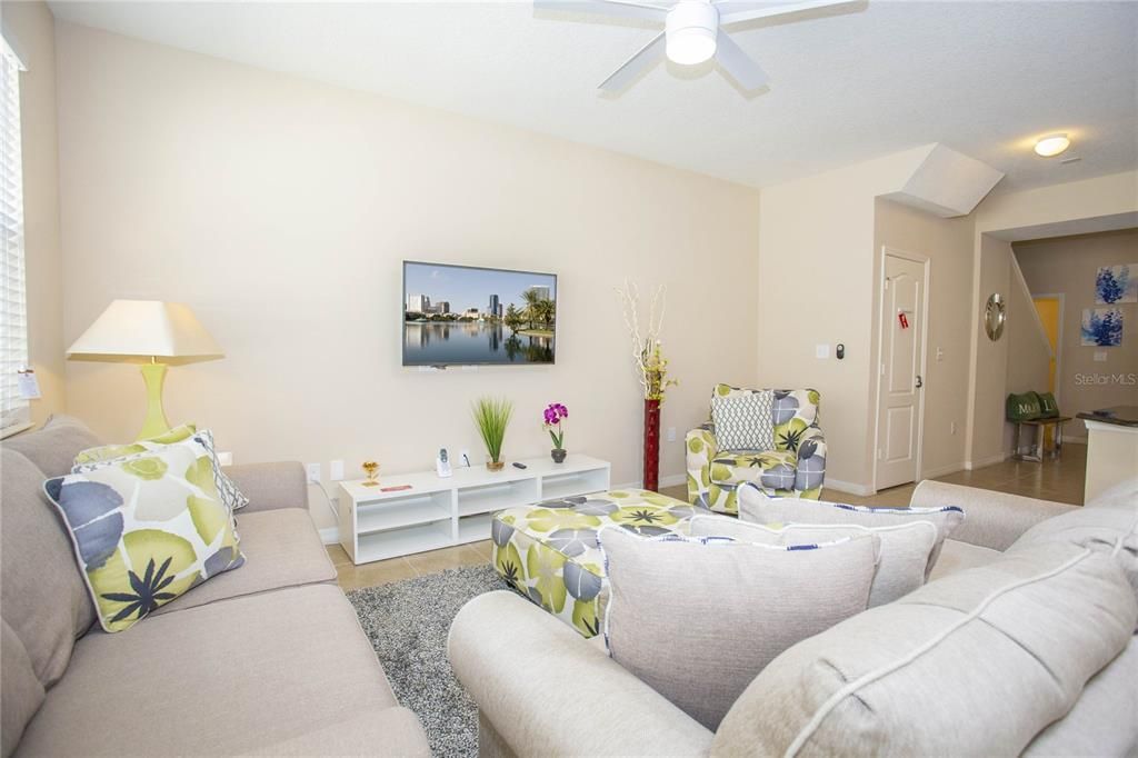 For Sale: $370,000 (4 beds, 3 baths, 1649 Square Feet)