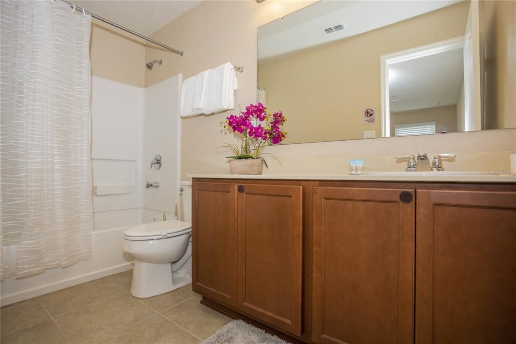 For Sale: $370,000 (4 beds, 3 baths, 1649 Square Feet)