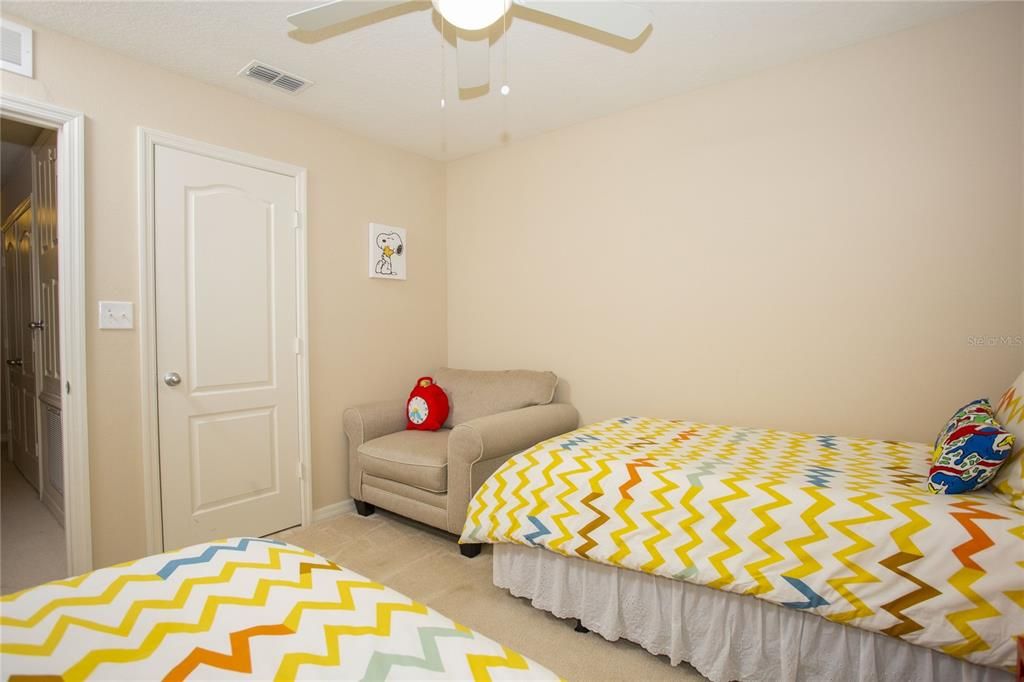 For Sale: $370,000 (4 beds, 3 baths, 1649 Square Feet)