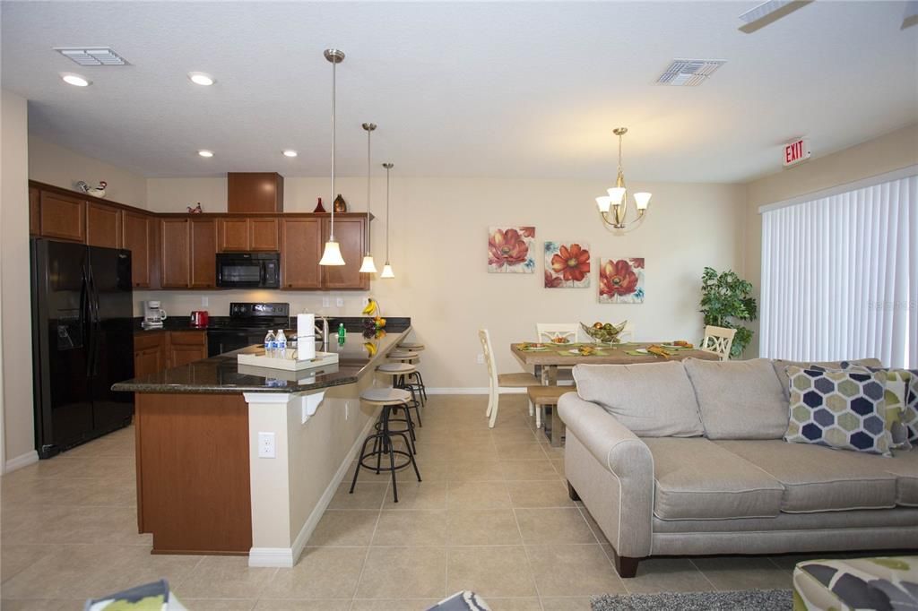 For Sale: $370,000 (4 beds, 3 baths, 1649 Square Feet)