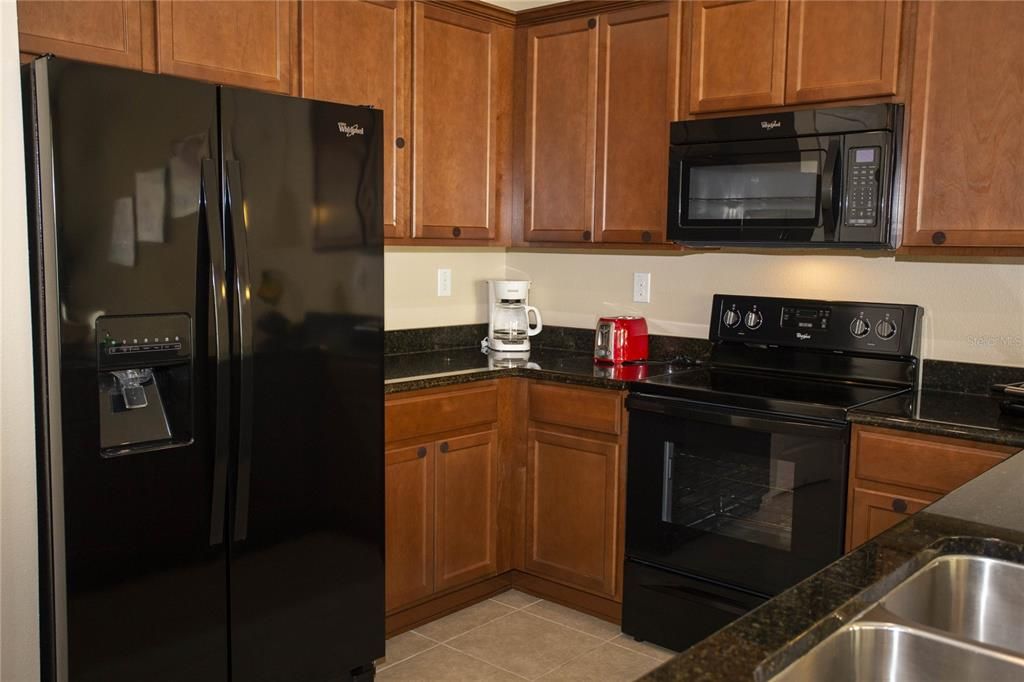 For Sale: $370,000 (4 beds, 3 baths, 1649 Square Feet)