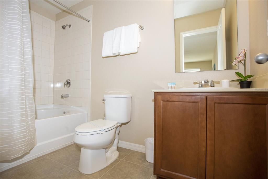 For Sale: $370,000 (4 beds, 3 baths, 1649 Square Feet)