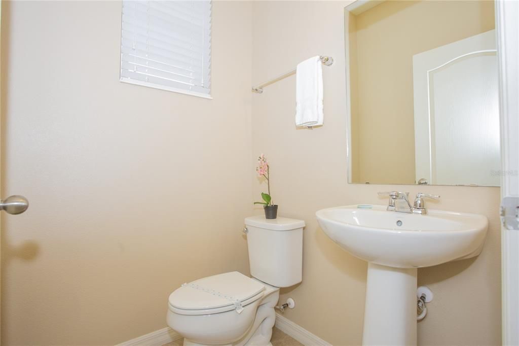 For Sale: $370,000 (4 beds, 3 baths, 1649 Square Feet)