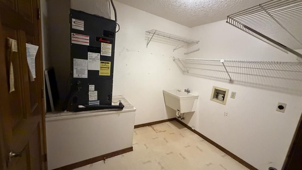 For Sale: $335,000 (3 beds, 2 baths, 1851 Square Feet)