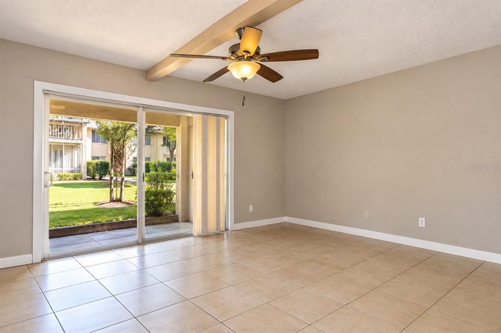 For Rent: $1,900 (2 beds, 1 baths, 1085 Square Feet)