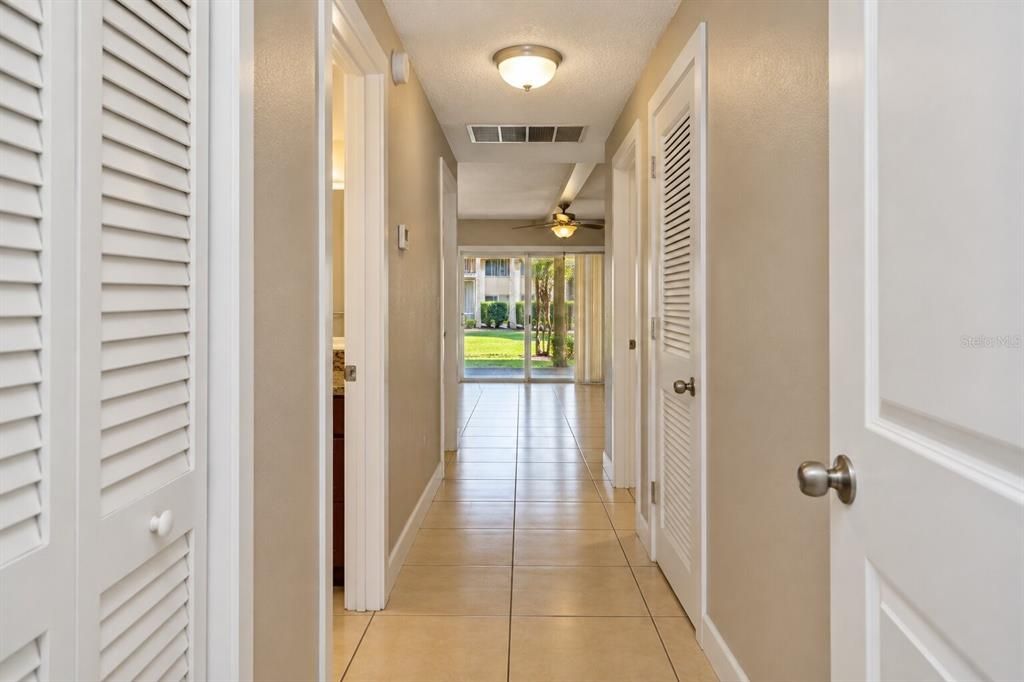 For Rent: $1,900 (2 beds, 1 baths, 1085 Square Feet)