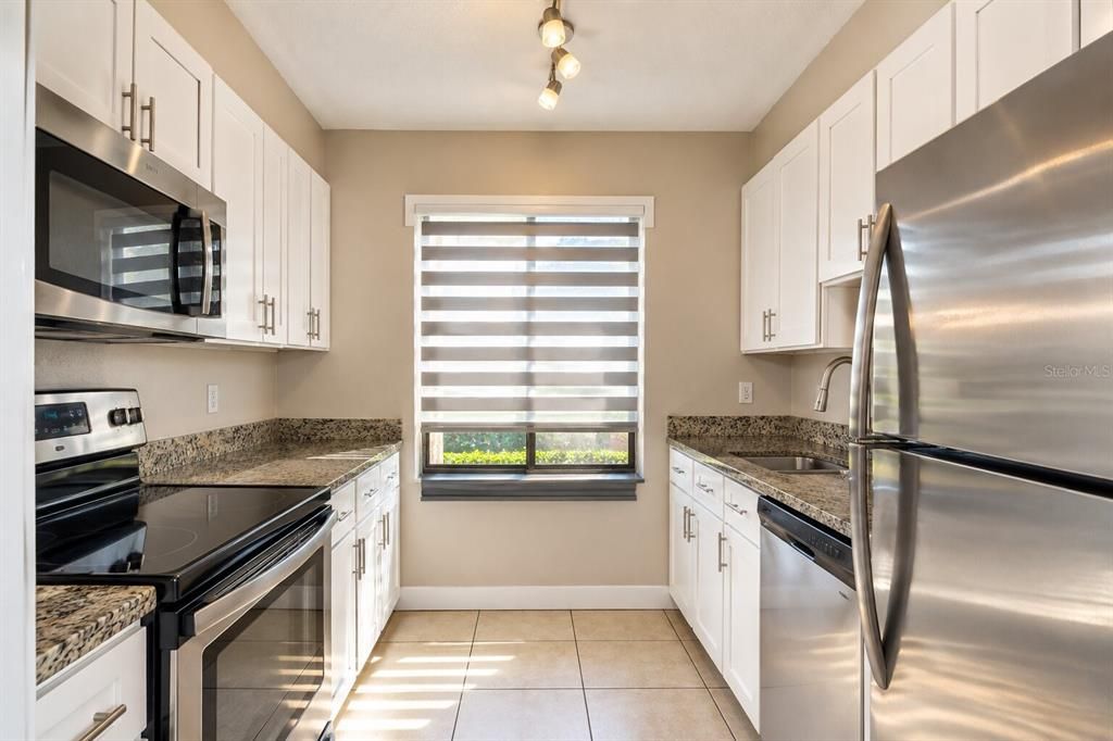 For Rent: $1,900 (2 beds, 1 baths, 1085 Square Feet)