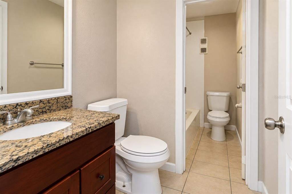 For Rent: $1,900 (2 beds, 1 baths, 1085 Square Feet)