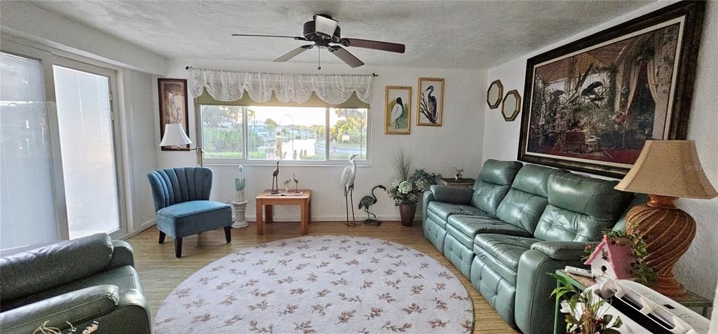 En Venta: $439,000 (3 camas, 2 baños, 1108 Pies cuadrados)