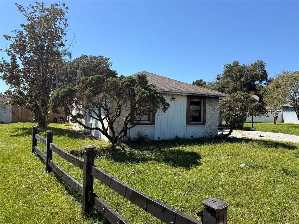 En Venta: $239,000 (3 camas, 2 baños, 1415 Pies cuadrados)