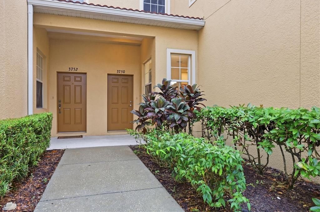 For Sale: $329,900 (3 beds, 2 baths, 1954 Square Feet)