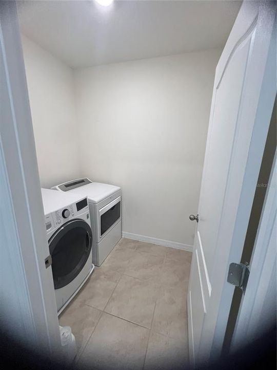 For Sale: $460,000 (5 beds, 3 baths, 2626 Square Feet)