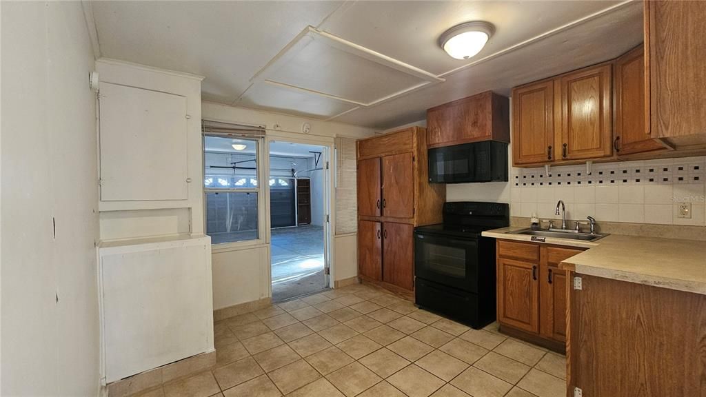 На продажу: $279,900 (4 спален, 3 ванн, 2323 Квадратных фут)