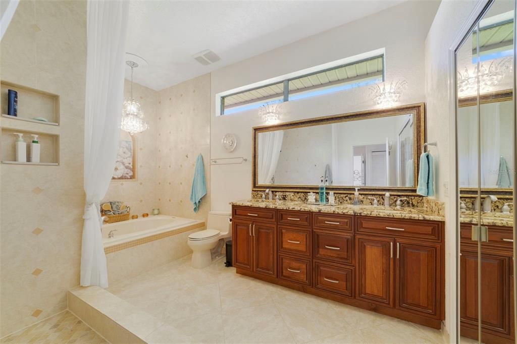 For Sale: $579,000 (4 beds, 2 baths, 2172 Square Feet)
