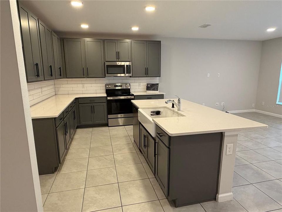 En Venta: $394,900 (4 camas, 2 baños, 1734 Pies cuadrados)