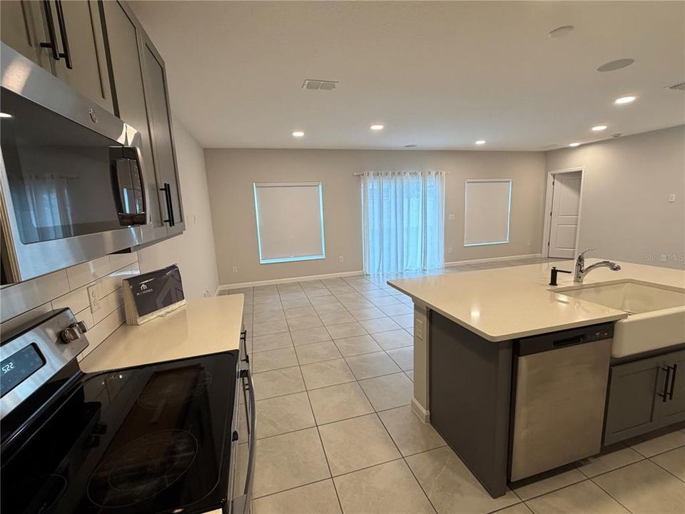 En Venta: $394,900 (4 camas, 2 baños, 1734 Pies cuadrados)