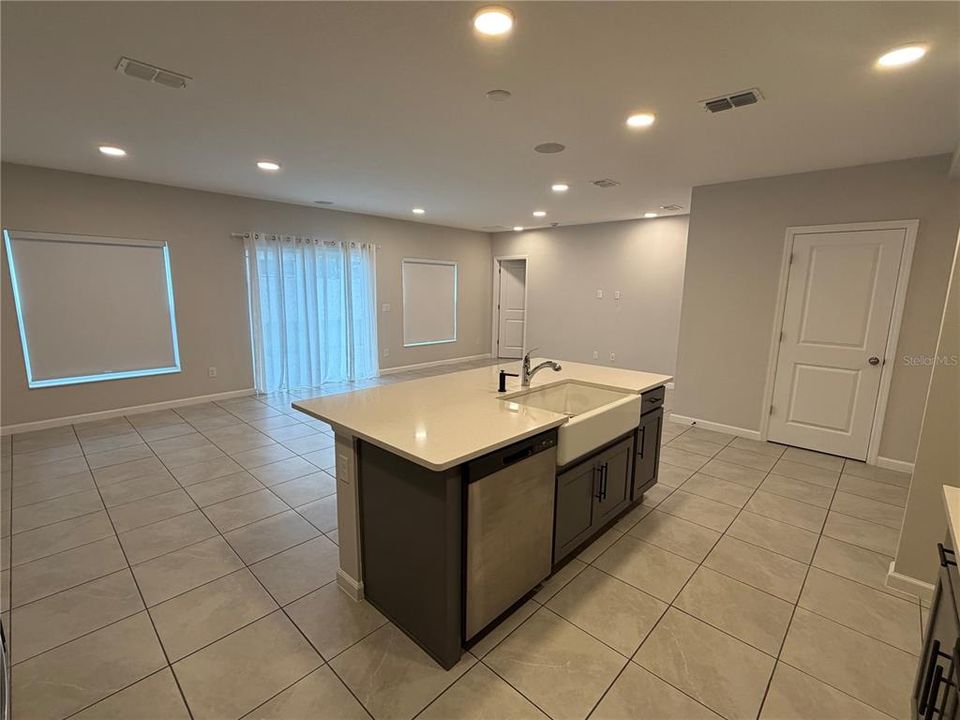 En Venta: $394,900 (4 camas, 2 baños, 1734 Pies cuadrados)