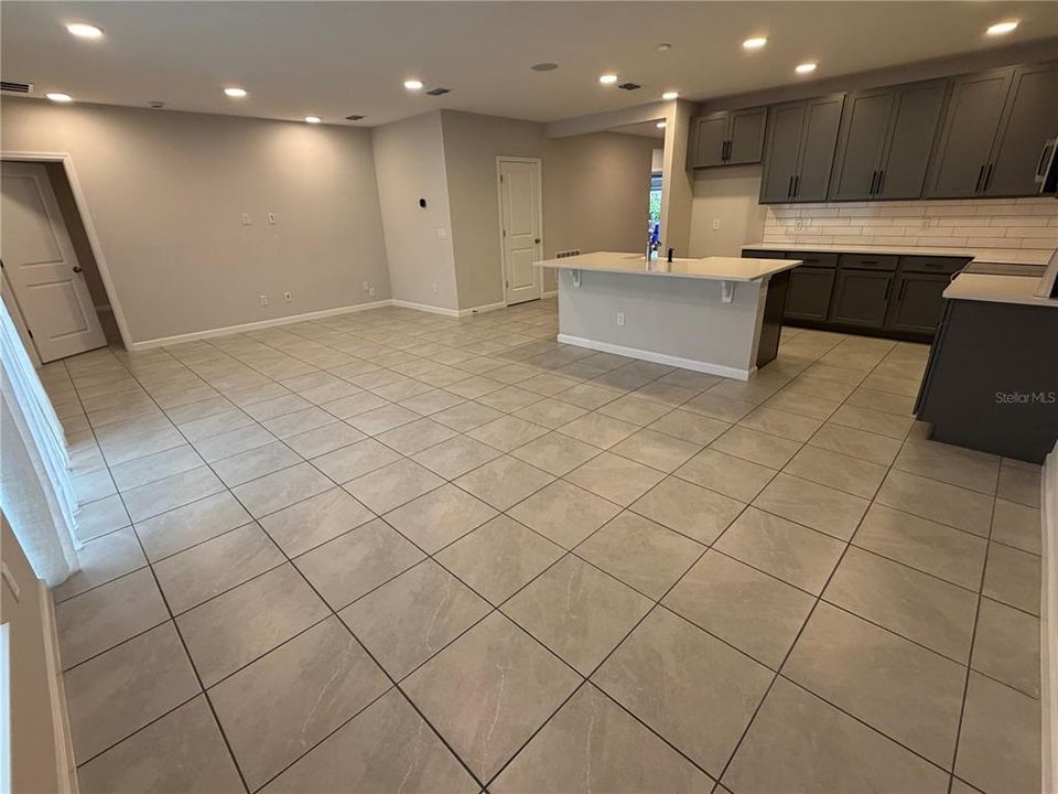 En Venta: $394,900 (4 camas, 2 baños, 1734 Pies cuadrados)