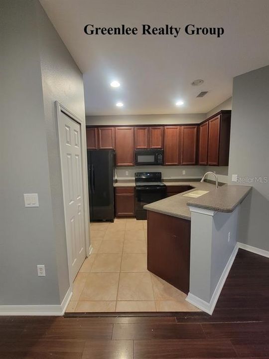 В аренду: $1,795 (3 спален, 2 ванн, 1330 Квадратных фут)
