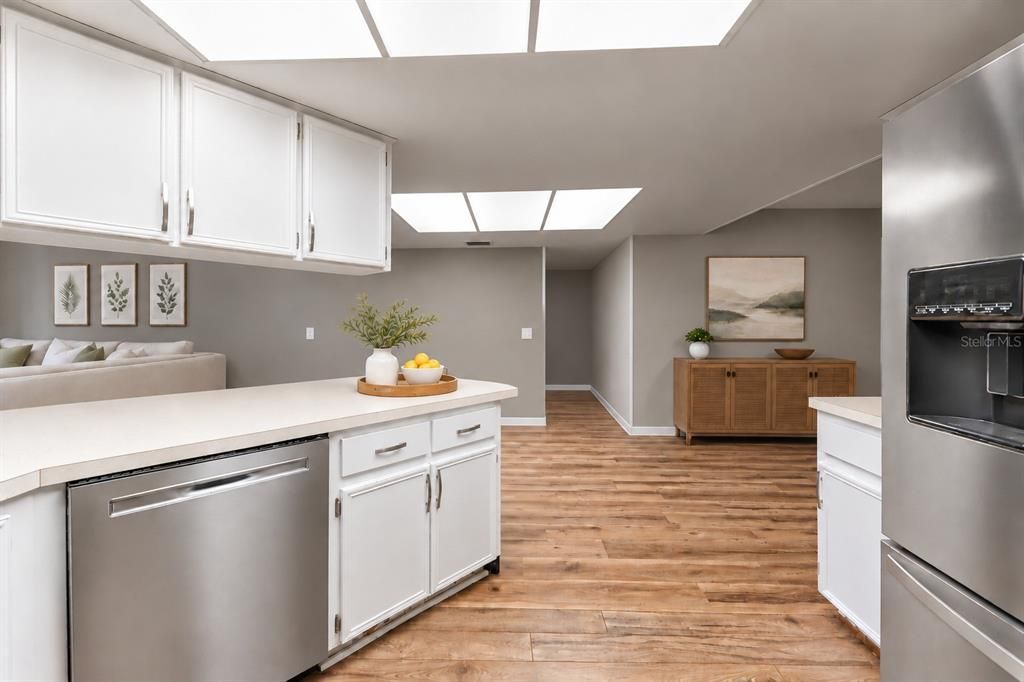 En Venta: $329,000 (4 camas, 3 baños, 2107 Pies cuadrados)