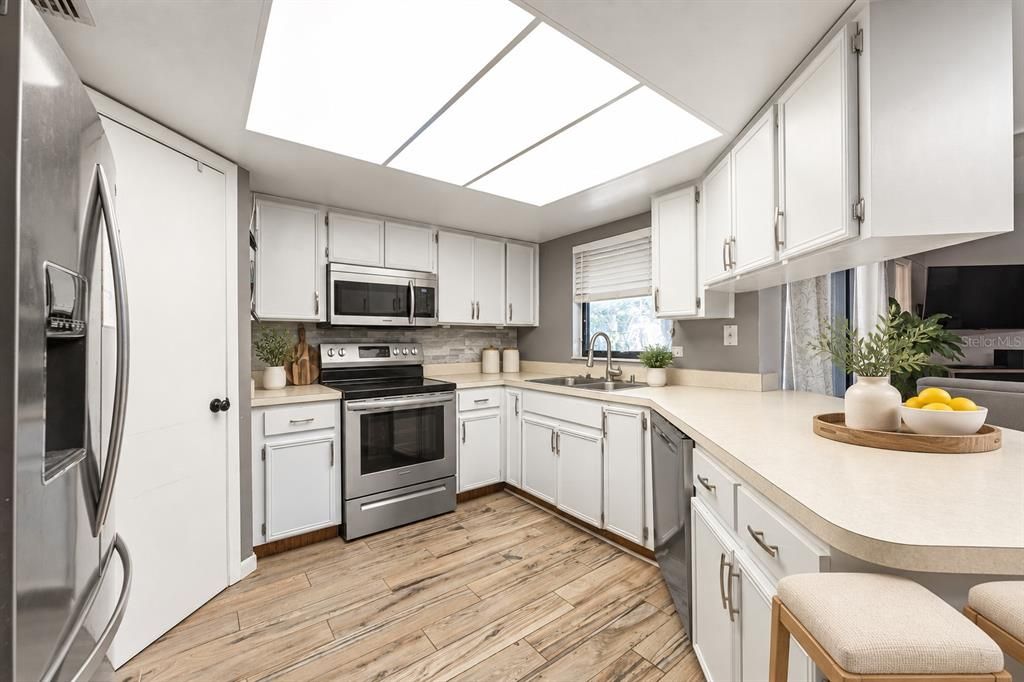 En Venta: $329,000 (4 camas, 3 baños, 2107 Pies cuadrados)