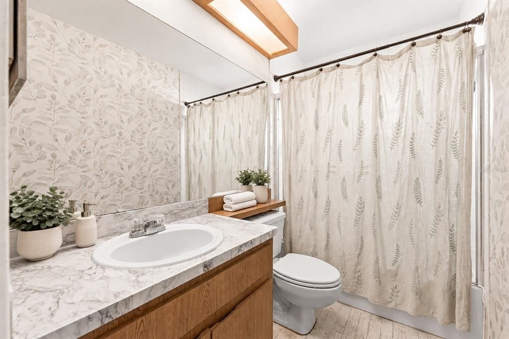 En Venta: $329,000 (4 camas, 3 baños, 2107 Pies cuadrados)