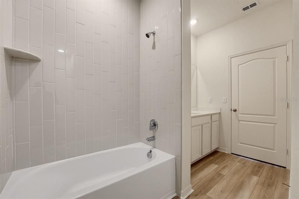 На продажу: $349,999 (3 спален, 2 ванн, 1540 Квадратных фут)