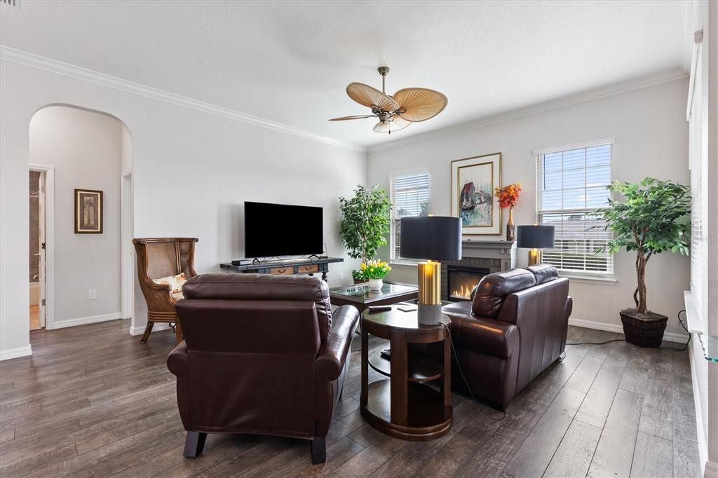 待售: $429,000 (3 贝兹, 2 浴室, 2001 平方英尺)