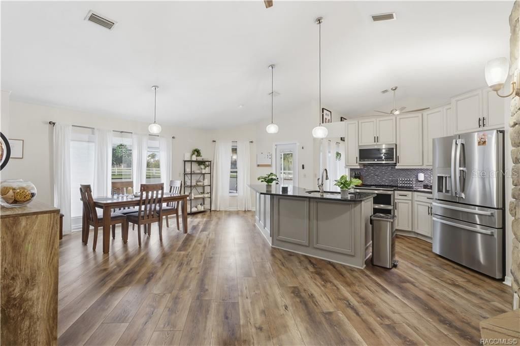 En Venta: $425,000 (3 camas, 2 baños, 1794 Pies cuadrados)