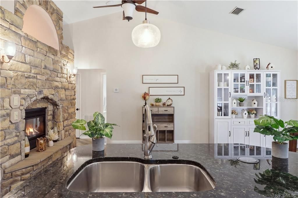 En Venta: $425,000 (3 camas, 2 baños, 1794 Pies cuadrados)