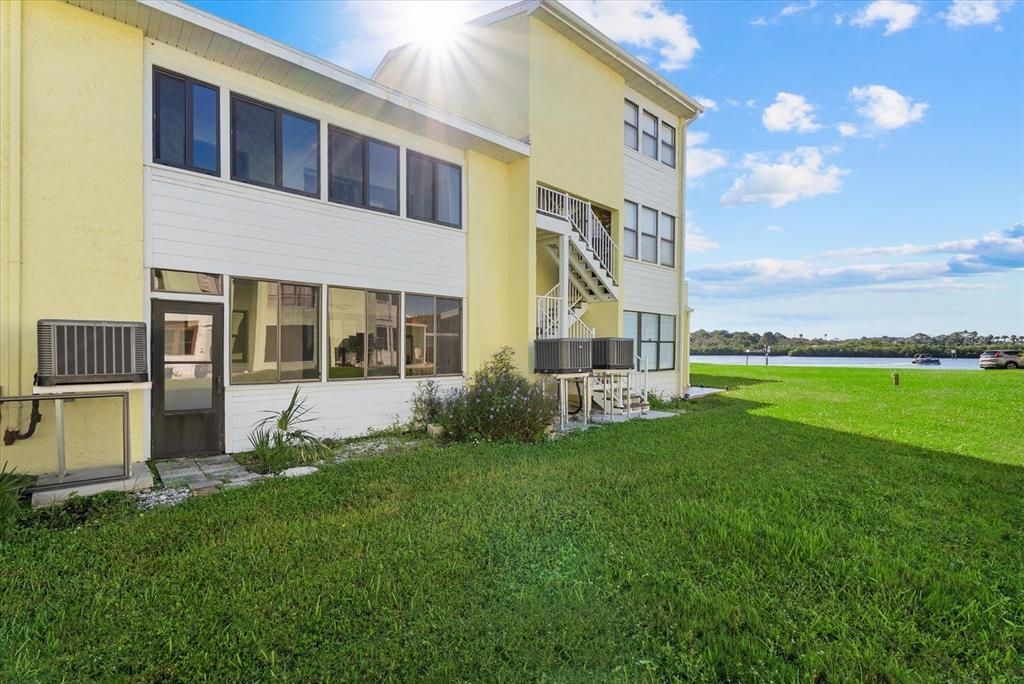 For Rent: $2,199 (2 beds, 2 baths, 1040 Square Feet)