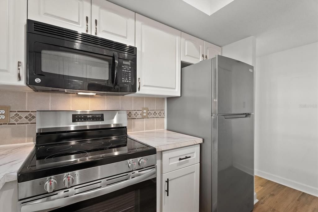 For Rent: $2,199 (2 beds, 2 baths, 1040 Square Feet)