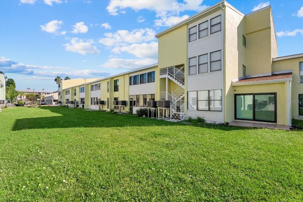 For Rent: $2,199 (2 beds, 2 baths, 1040 Square Feet)