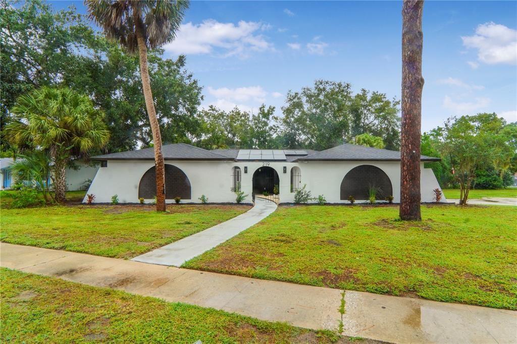 For Sale: $569,999 (4 beds, 2 baths, 2164 Square Feet)