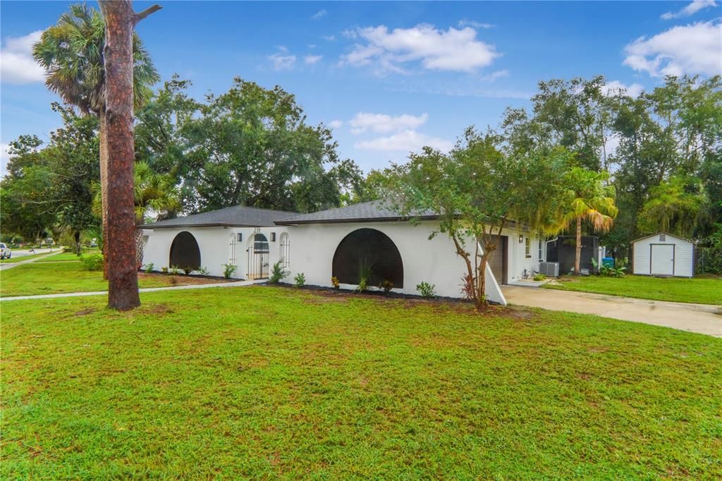 For Sale: $569,999 (4 beds, 2 baths, 2164 Square Feet)