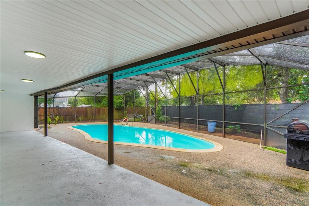 For Sale: $569,999 (4 beds, 2 baths, 2164 Square Feet)