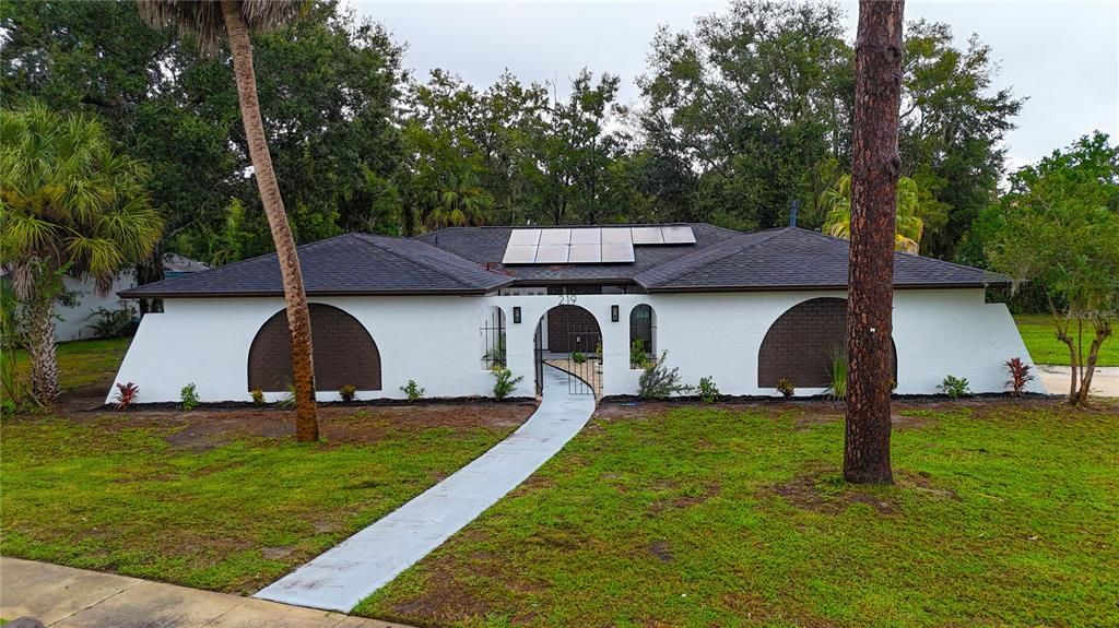 For Sale: $569,999 (4 beds, 2 baths, 2164 Square Feet)