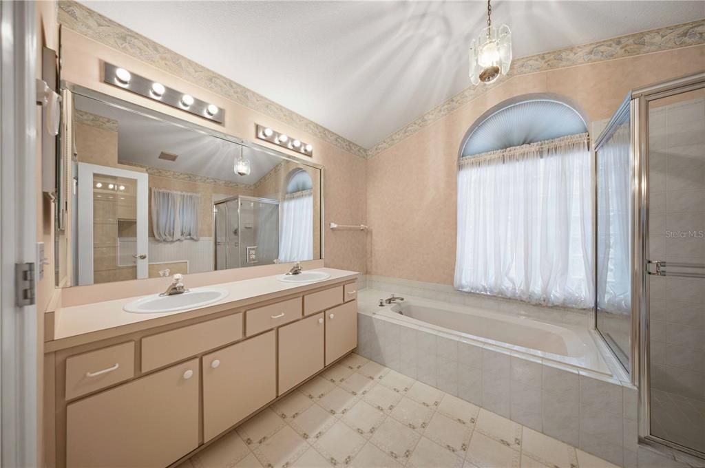 For Sale: $239,000 (2 beds, 2 baths, 1619 Square Feet)