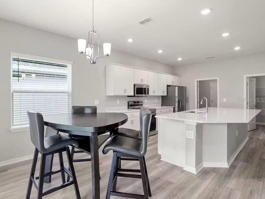 En Venta: $412,120 (4 camas, 2 baños, 2029 Pies cuadrados)