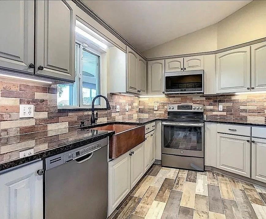 For Sale: $419,900 (3 beds, 2 baths, 3308 Square Feet)