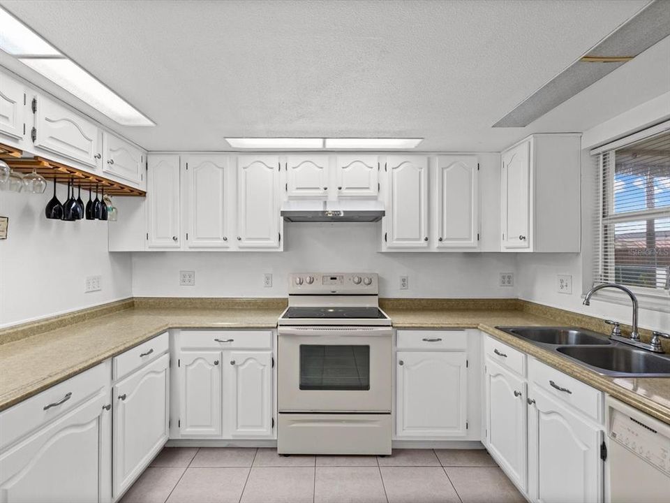 На продажу: $234,900 (3 спален, 1 ванн, 1316 Квадратных фут)