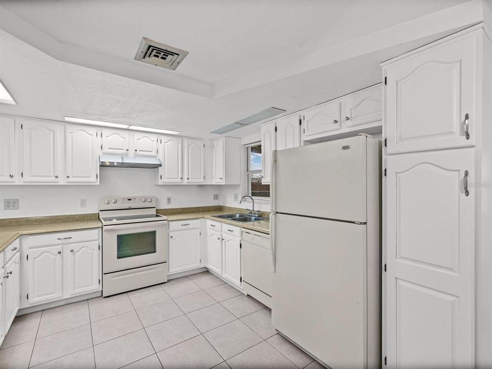 На продажу: $234,900 (3 спален, 1 ванн, 1316 Квадратных фут)
