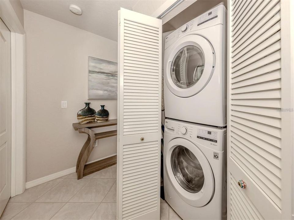 For Sale: $221,000 (2 beds, 2 baths, 1151 Square Feet)