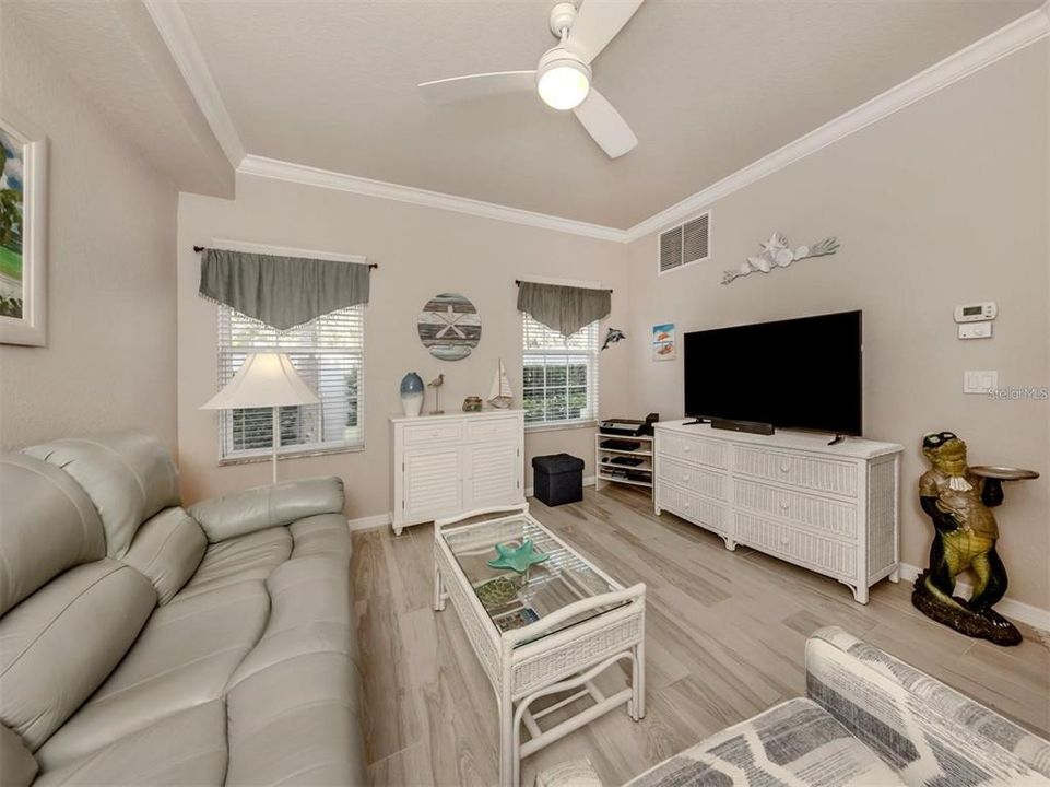 For Sale: $221,000 (2 beds, 2 baths, 1151 Square Feet)