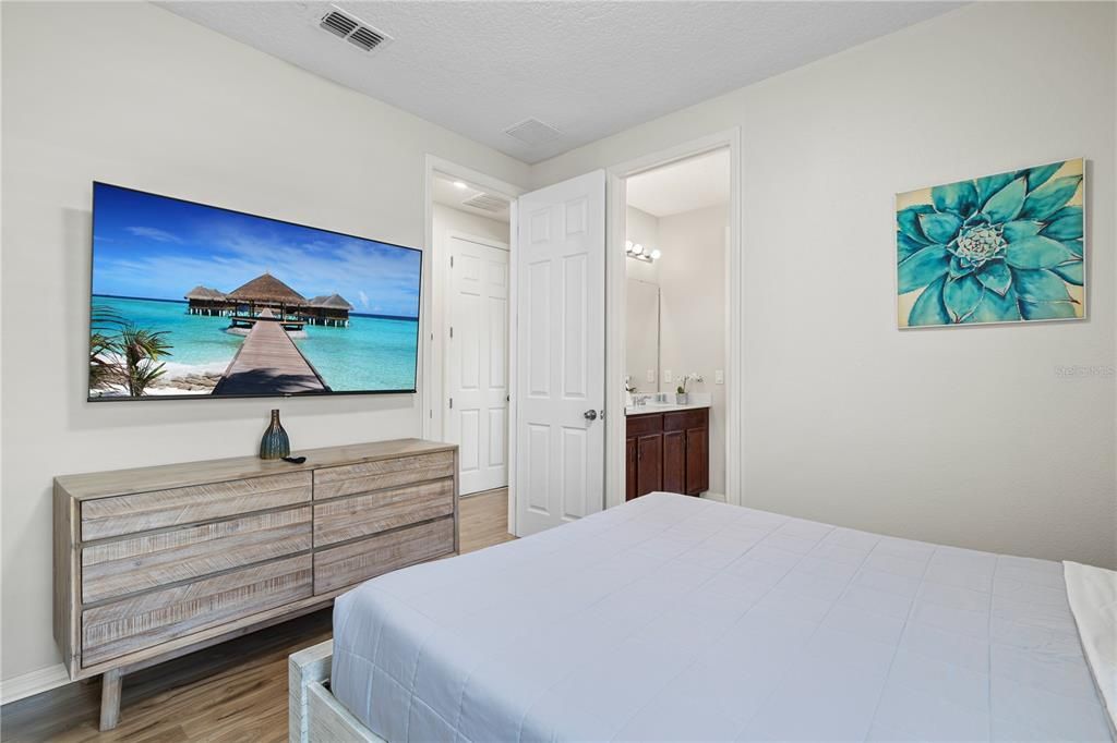 For Sale: $750,000 (9 beds, 6 baths, 3789 Square Feet)