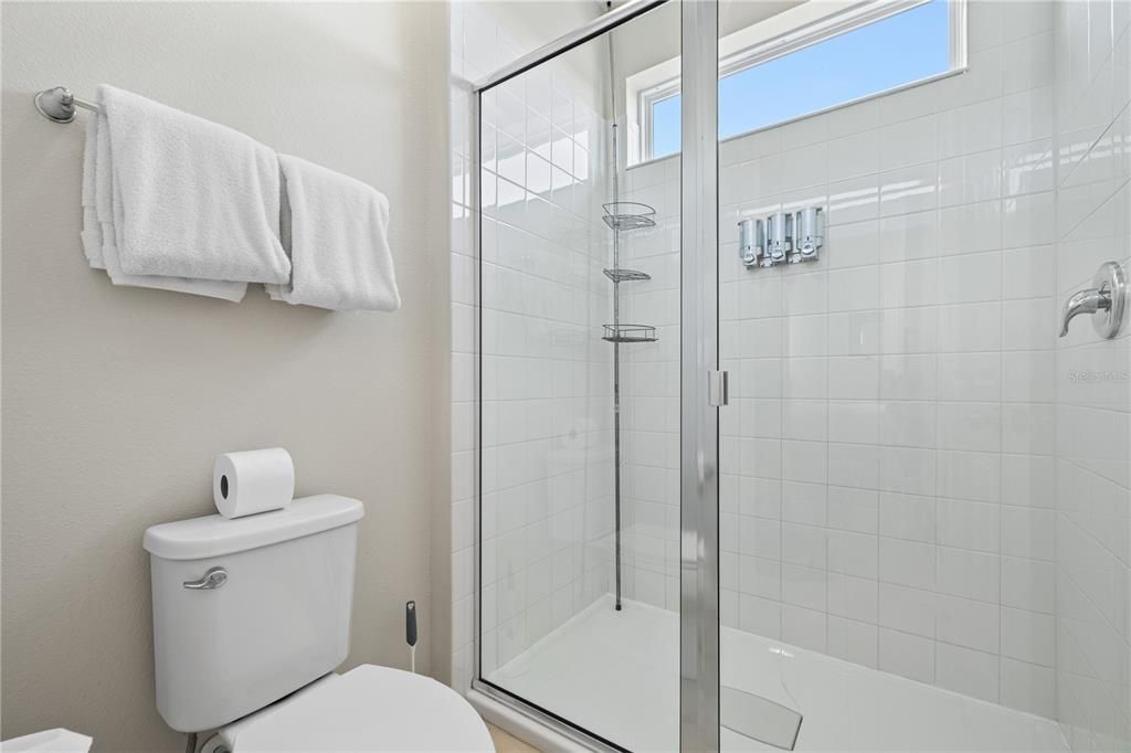 For Sale: $750,000 (9 beds, 6 baths, 3789 Square Feet)