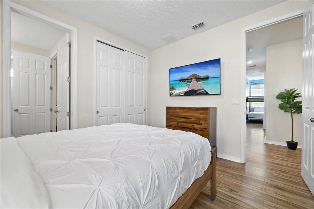 For Sale: $750,000 (9 beds, 6 baths, 3789 Square Feet)