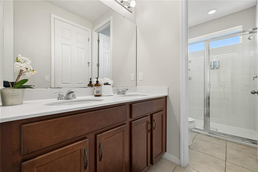 For Sale: $750,000 (9 beds, 6 baths, 3789 Square Feet)