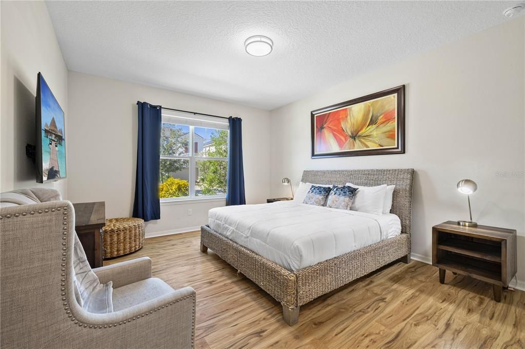 For Sale: $750,000 (9 beds, 6 baths, 3789 Square Feet)